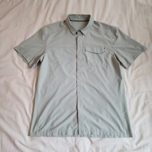 Arc'teryx Short-Sleeve Button-Down Shirt in Light Sage Green